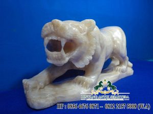 Patung Singa Marmer