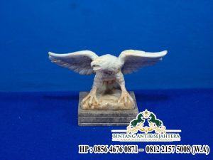 Patung Garuda Onyx