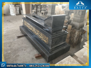 Pusara Makam Granit dengan Model Uje yang Terkesan Mewah