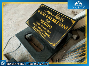 Gambar Nisan Kotak Hitam Minimalis