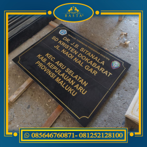 Design Papan Nama Sekolah dengan Tulisan Emas